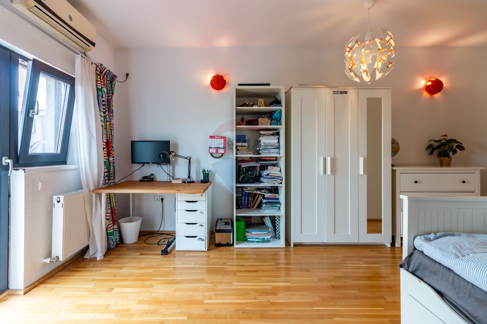 Casă / Vilă în zona Odai, Otopeni, strada privata