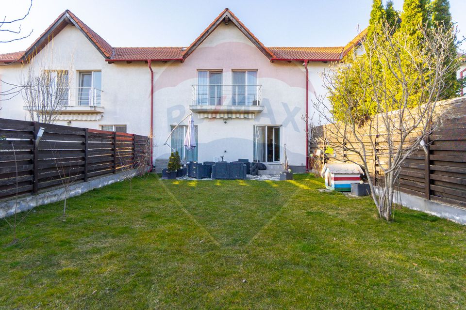 Casă / Vilă cu 4 camere de vânzare în zona Central