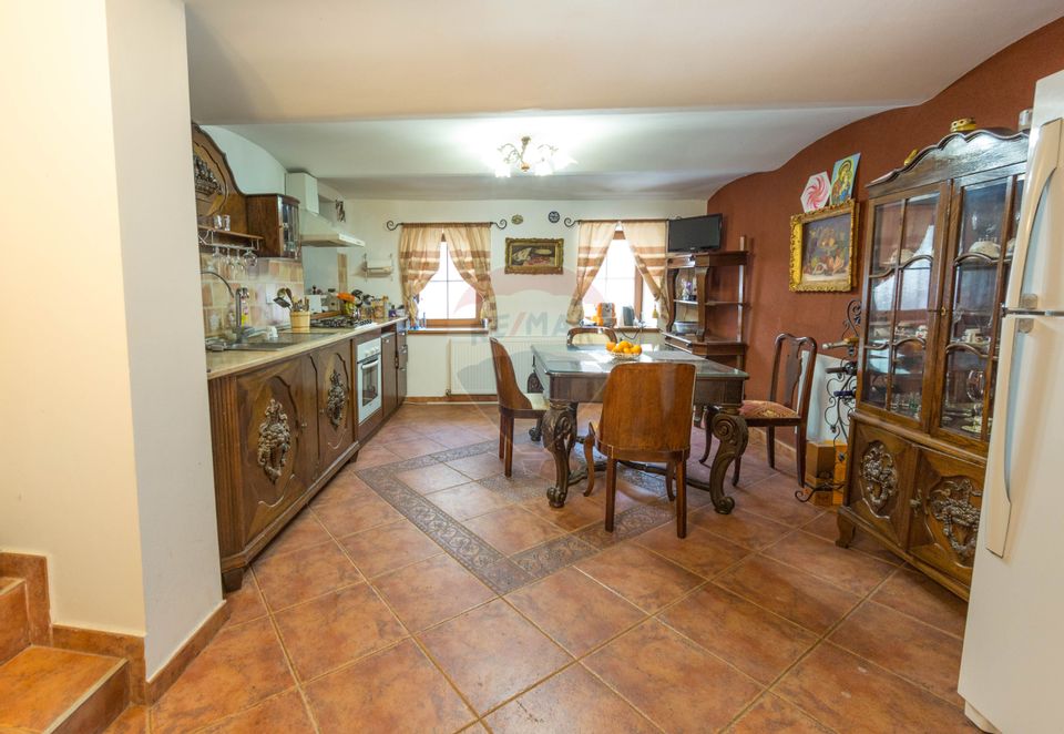 Property Located under Tâmpa composed of 2 Houses and Garden,