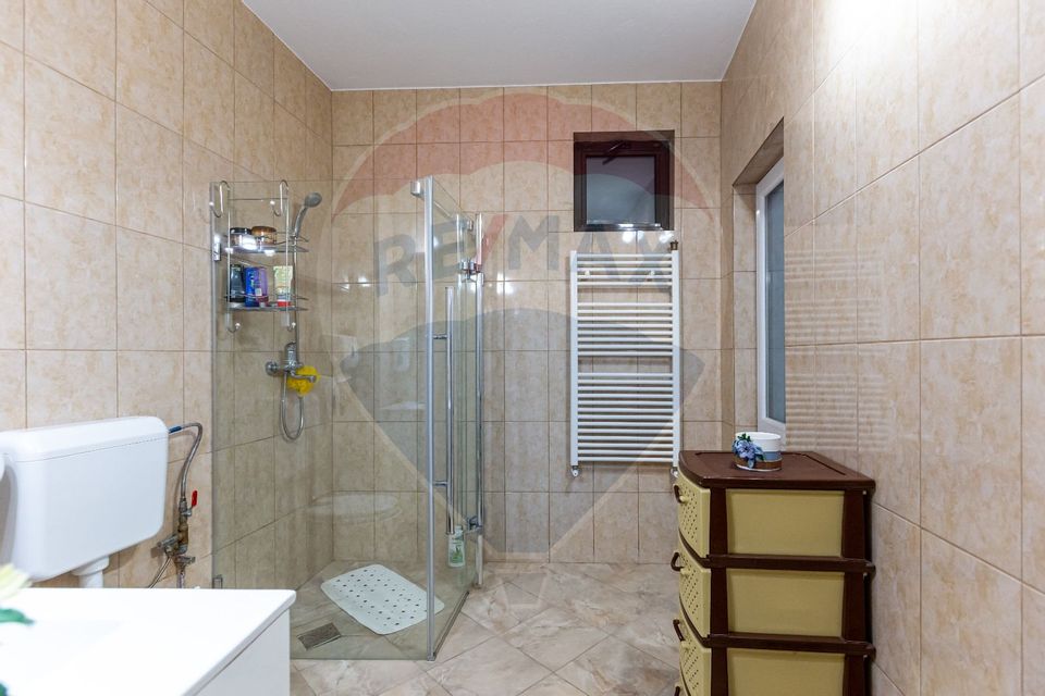 4 room Hotel / Pension for sale, Calea Moldovei area