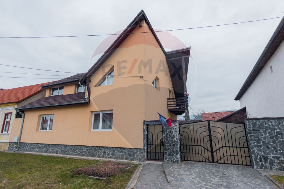 Casă / Vilă cu 5 camere de vânzare in Cristian