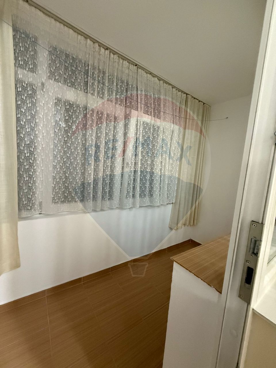 Apartament cu 3 camere de închiriat în zona Central