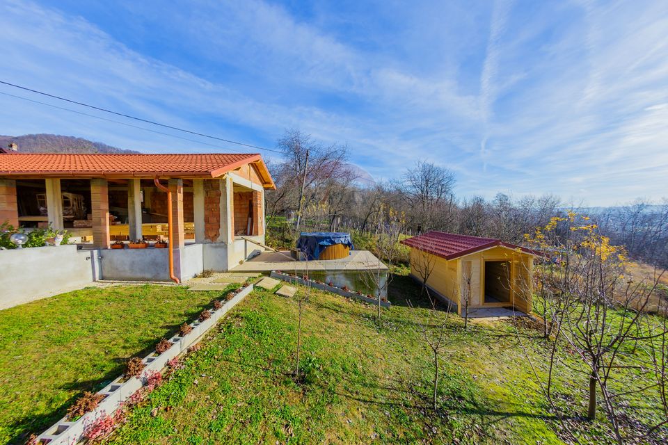 VILA CU TEREN GENEROS DE VANZARE/SCHIMB CU CASA