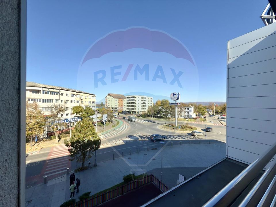 Spațiu comercial de 570 mp de închiriat în Supernova (fostul Cora)