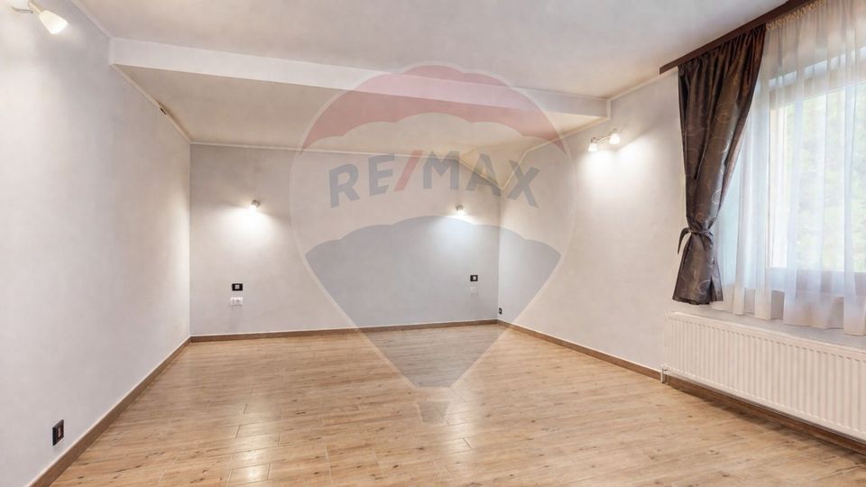 741sq.m Commercial Space for sale