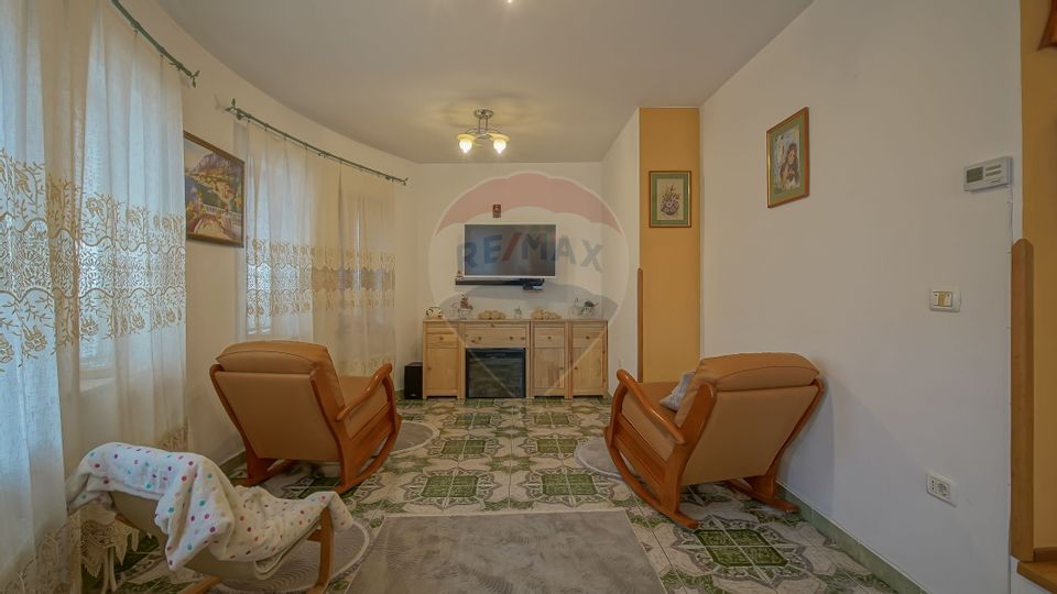 Vilă cu 6 camere de vânzare în zona Primaverii, Râșnov - Comision 0