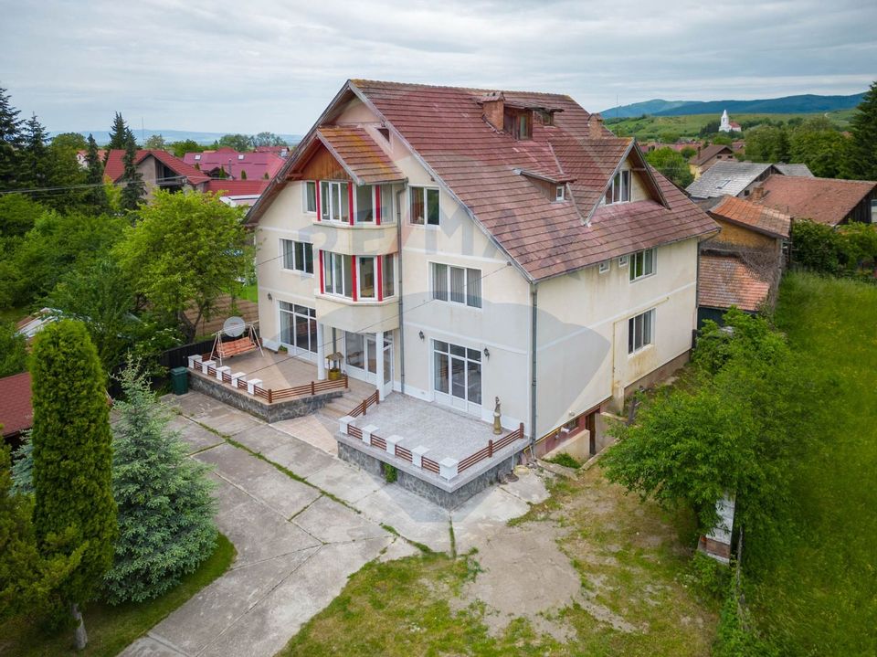 Pensiune/Casa multifunctionala-15 camere, langa Brasov