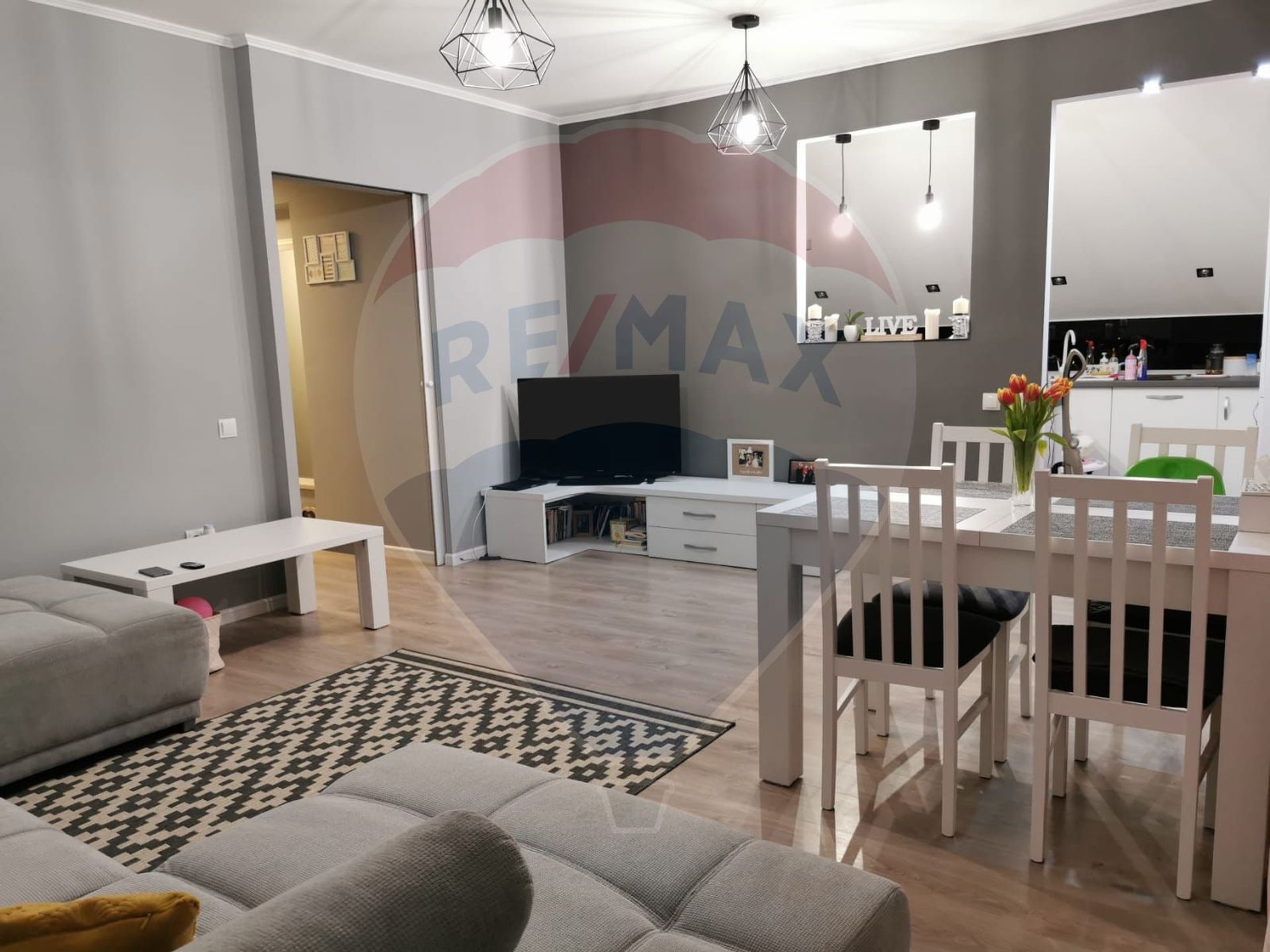 Apartament 3 camere vanzare in bloc de apartamente Cluj, Floresti