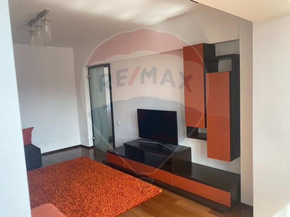 Apartament cu 3 camere de închiriat