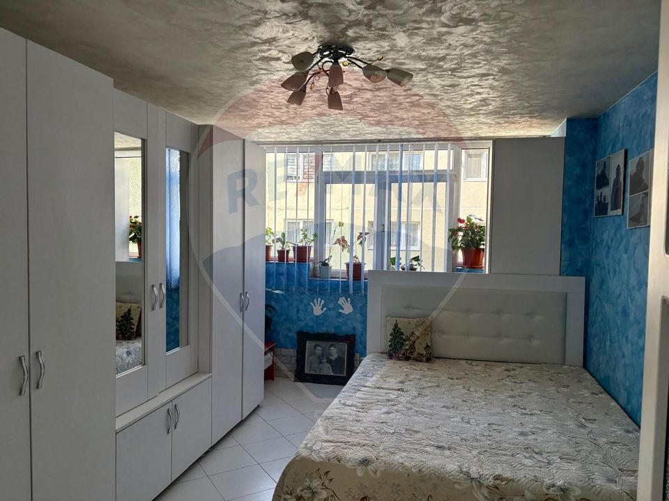 Apartament cu 4 camere de vânzare în zona Ultracentral