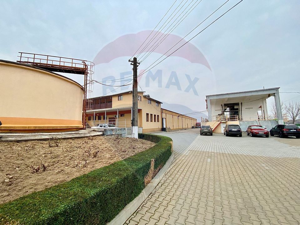 2,800sq.m Commercial Space for sale