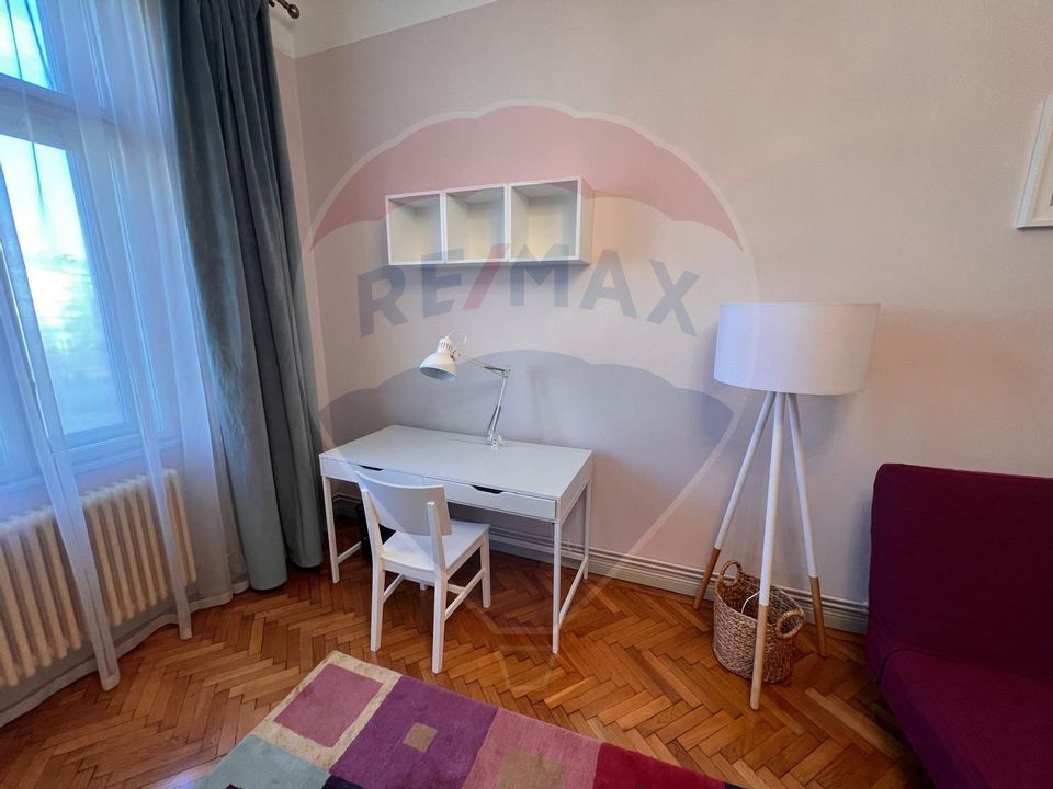 Apartament 3 camere de inchiriat în zona Centrala