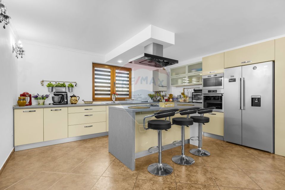 6 room House / Villa for sale