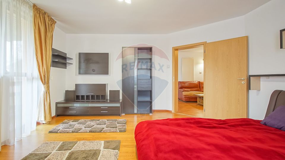 Vilă cu Teren Generos - Tractorul, Potrivită pentru Locuit sau Afacere