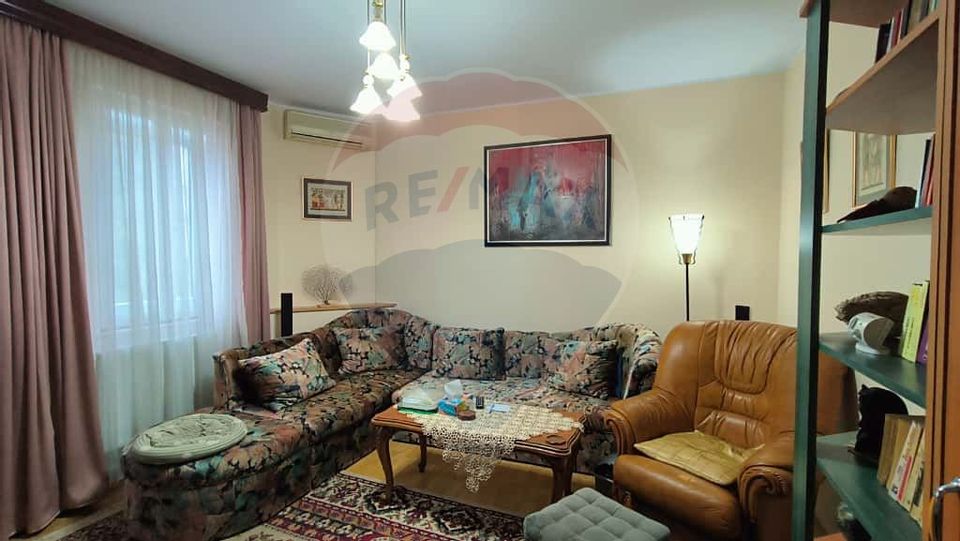 Casă cu piscină de vânzare în zona Piața Centrală Galați