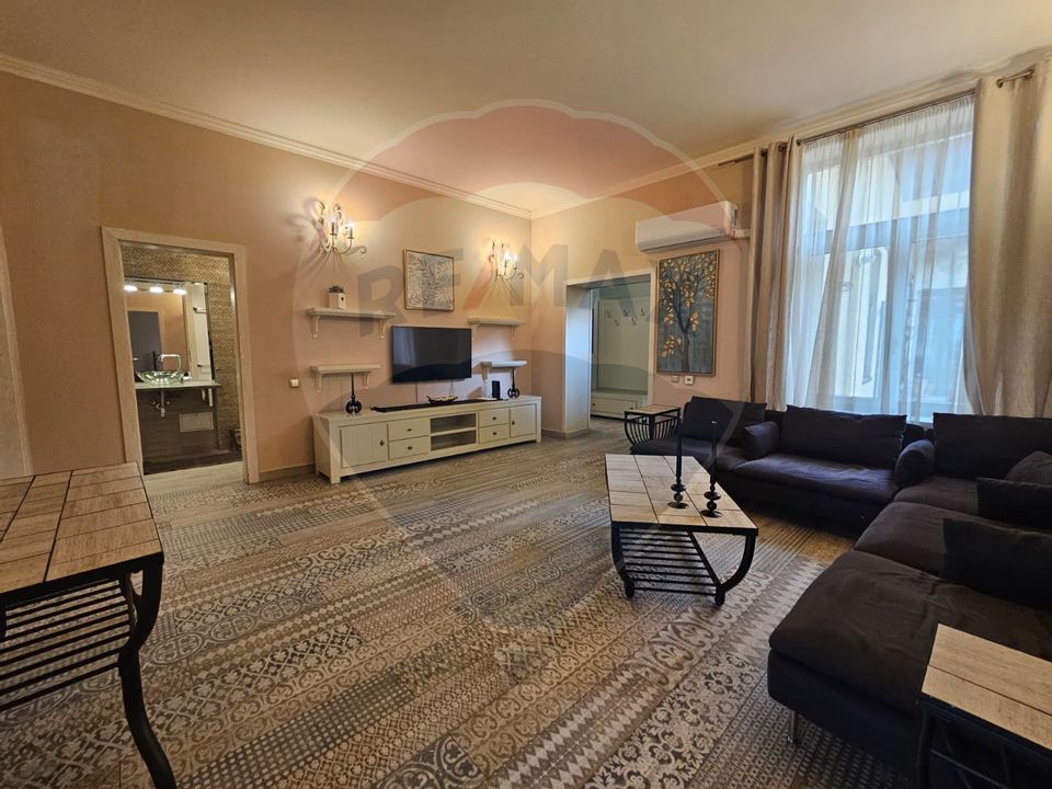 Inchiriez apartament superb cu 4 camere în zona Ultracentral