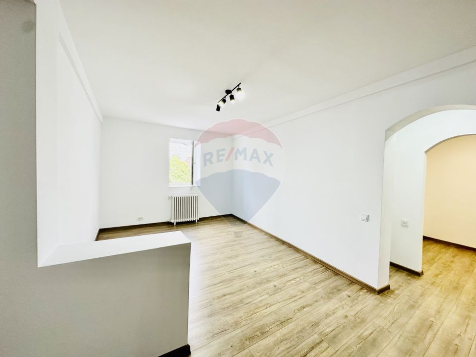 For rent | 4 rooms apartment in historic building | Handkerchief