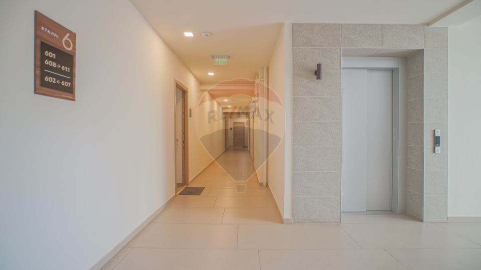 Apartament cu 3 camere de vânzare în zona Tractorul