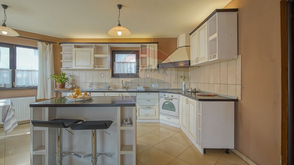 5 room House / Villa for sale, Central area