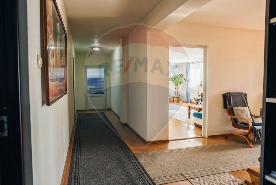 8 room House / Villa for sale, Sud-Est area