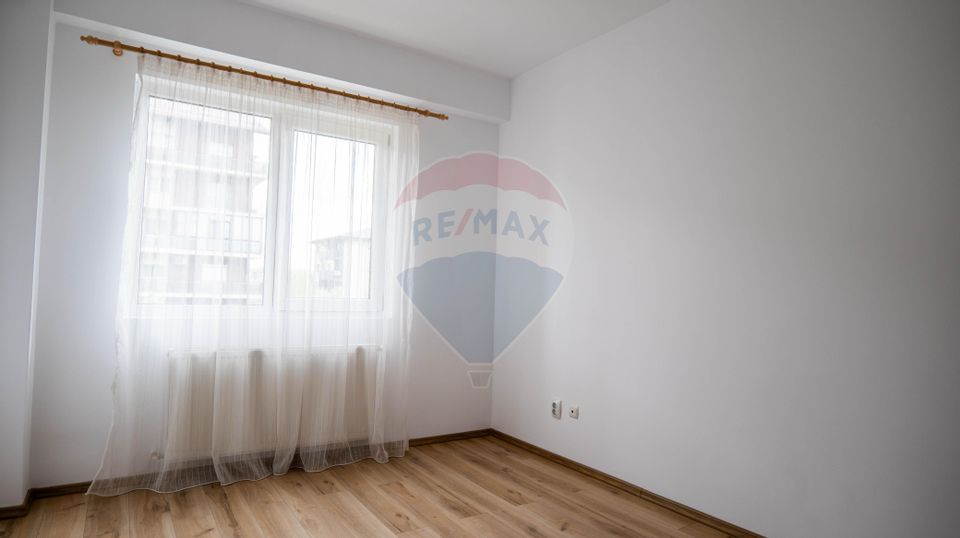 Apartament cu 3 camere de închiriat