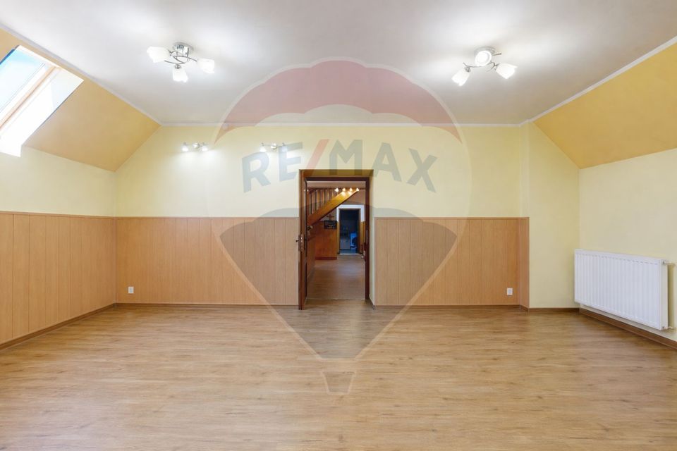 741sq.m Commercial Space for sale