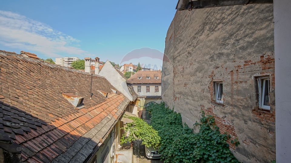 Apartament cu 3 camere de vânzare în zona Brasovul Vechi