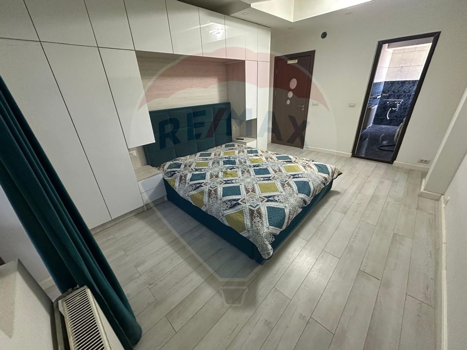 Apartament cu 4 camere de vânzare în zona Rovine