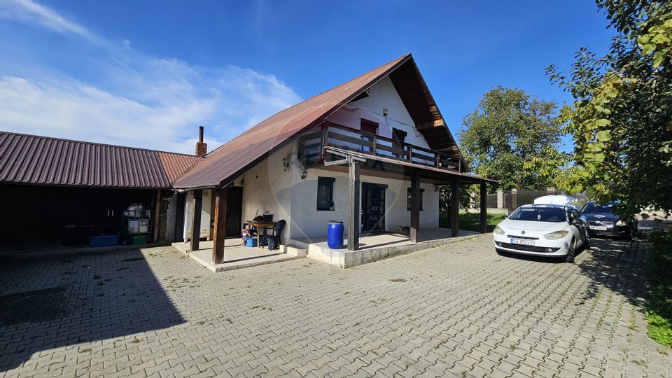 Casă / Vilă cu 5 camere, teren 2300mp de vanzare in Patrauti, Suceava