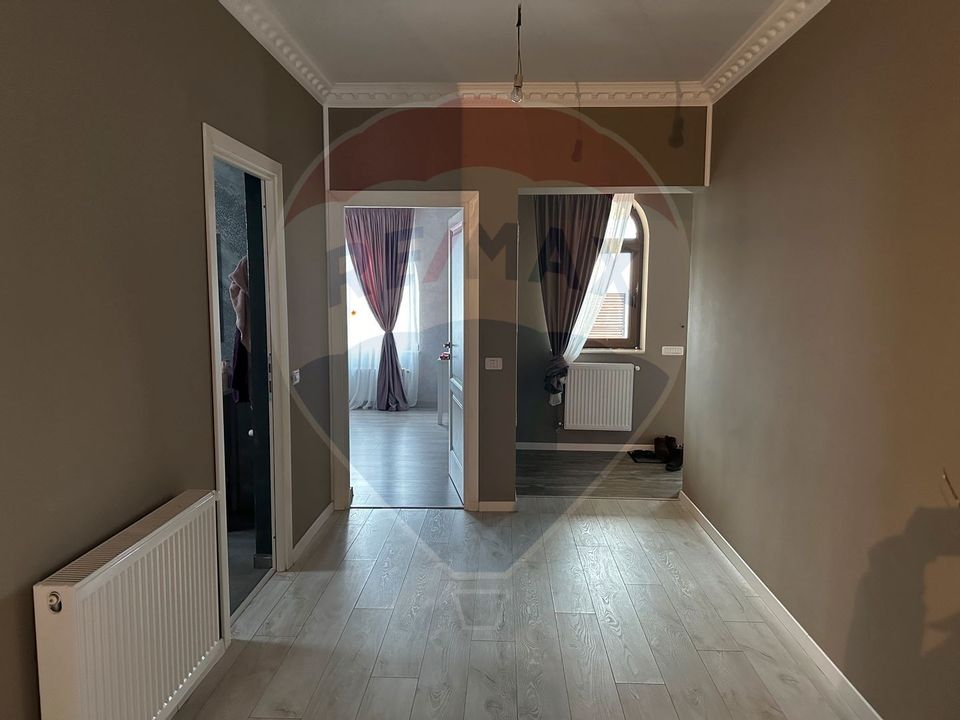 Casa/Vilă cu spatele la padure Vanatori