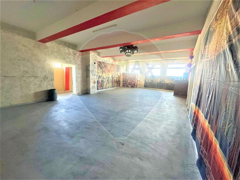 Spațiu comercial de 256mp de vânzare