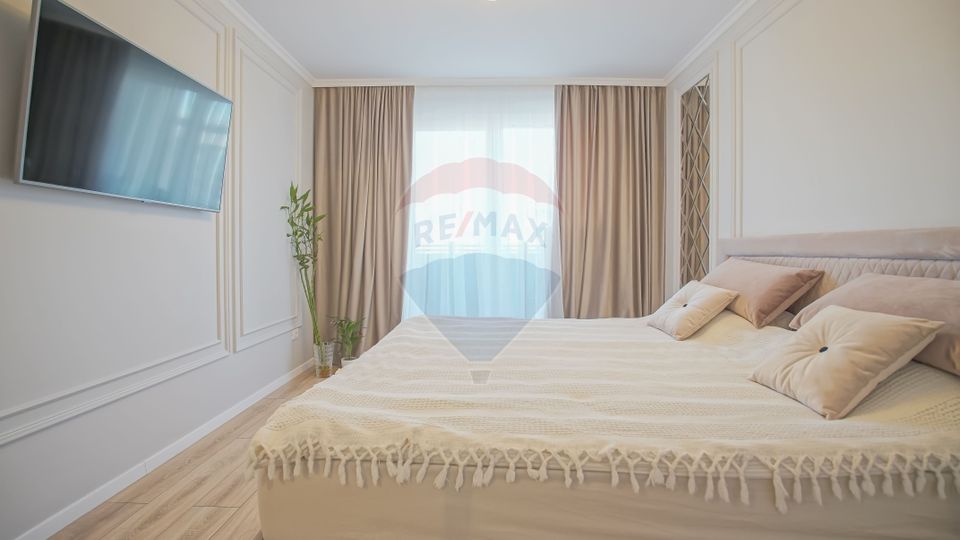 Apartament cu 3 camere de vânzare în zona Tractorul