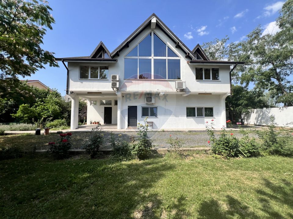 8 room House / Villa for sale