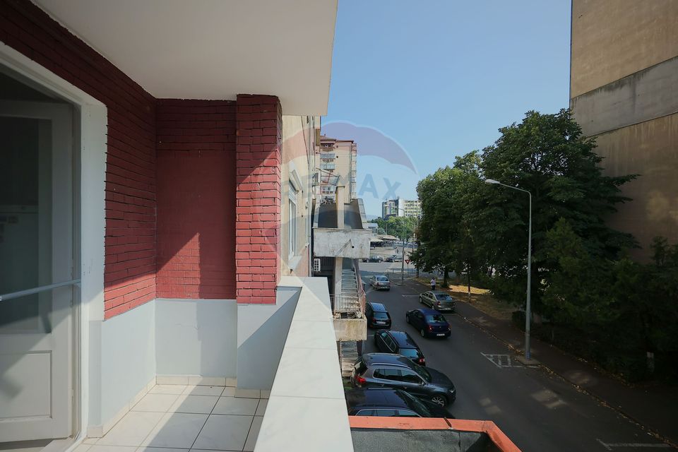 Apartament cu 3 camere, De Vânzare, tip U, etaj 1, Rogerius