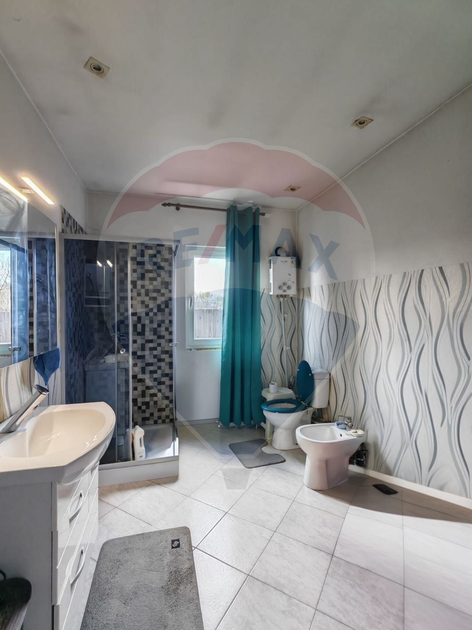 Casă / Vilă cu 4 camere de vânzare