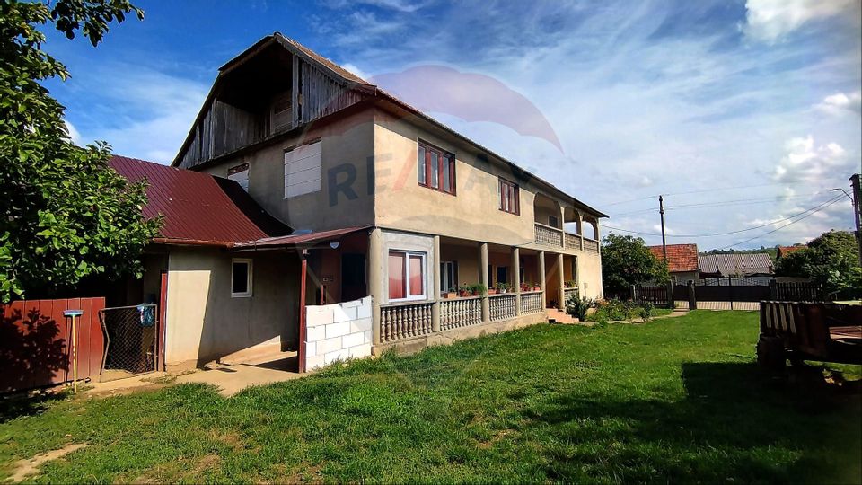 Casă de vânzare cu  teren de 3.869 mp în Cosniciu de Jos /Ip, Sălaj