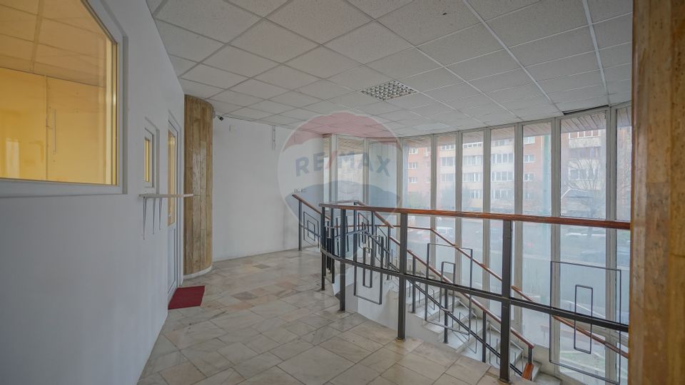 275sq.m Commercial Space for rent, 13 Decembrie area