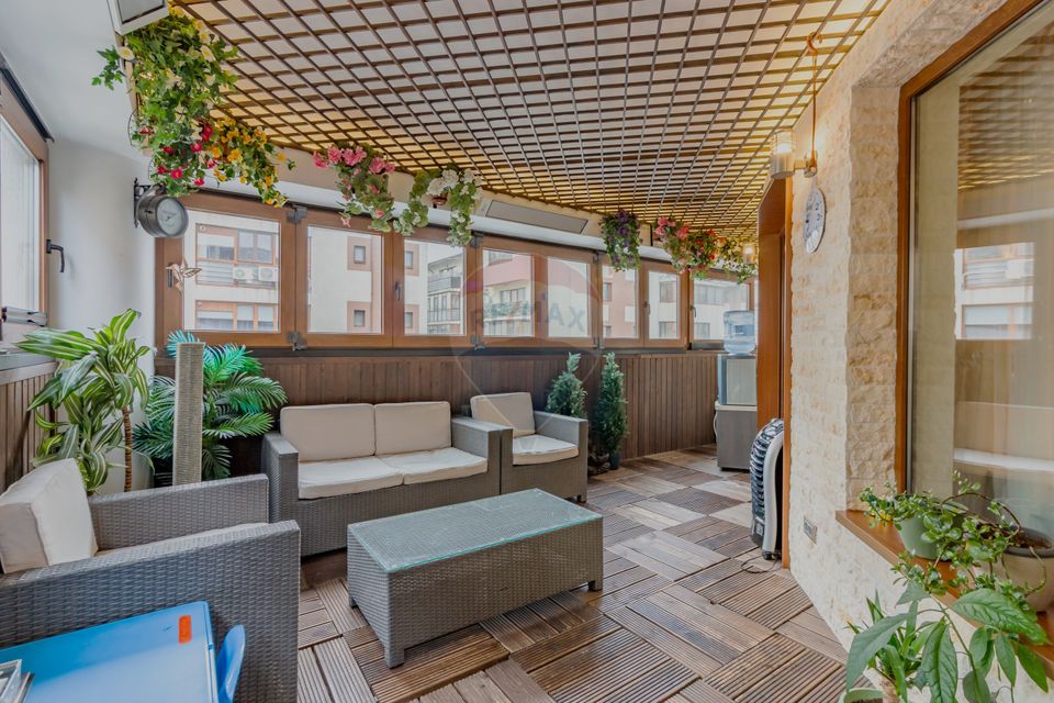 Apartament special | 137.36mp utili | 143mp utili totali | 2009