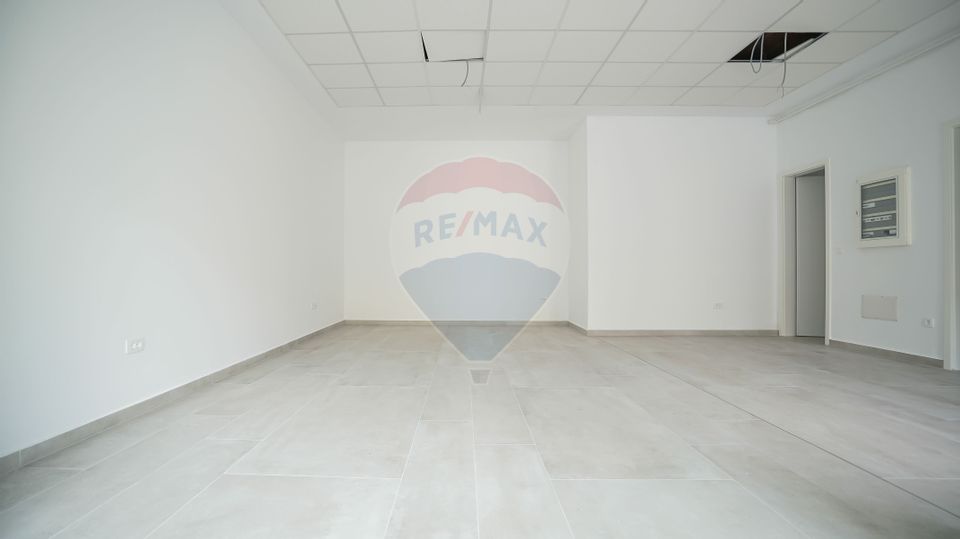 64sq.m Commercial Space for rent, Tractorul area