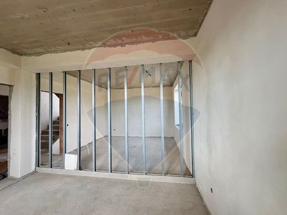 Vilă frumoasa cu 5 camere, 700 mp currte si pompa de caldura - Saftica