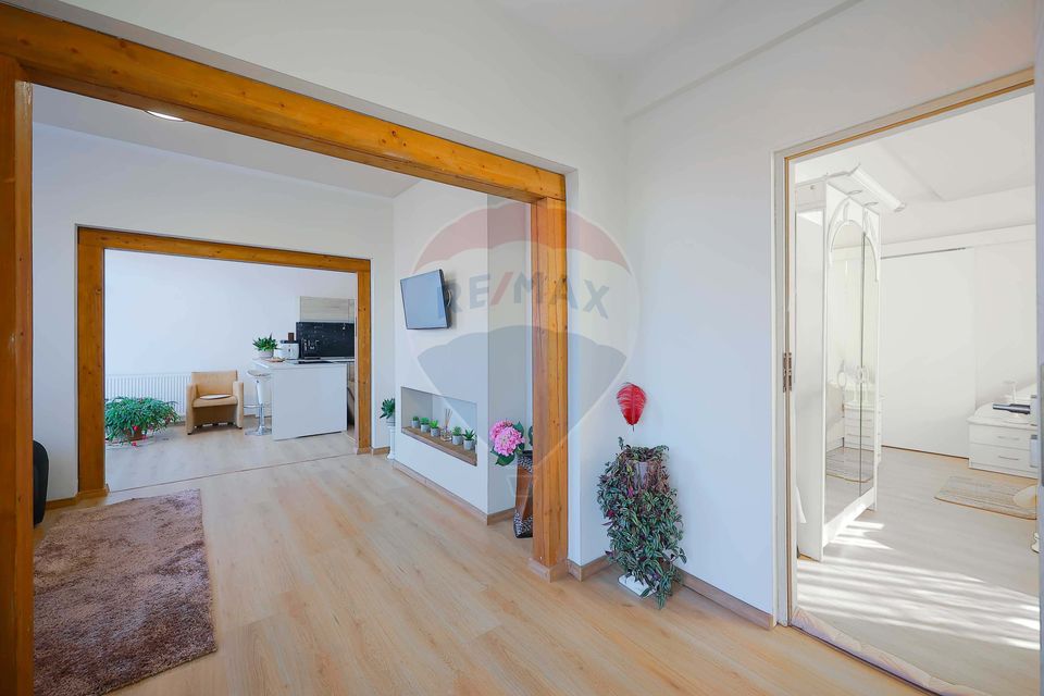 Casă cu 5 camere de vânzare în zona Episcopia Bihorului