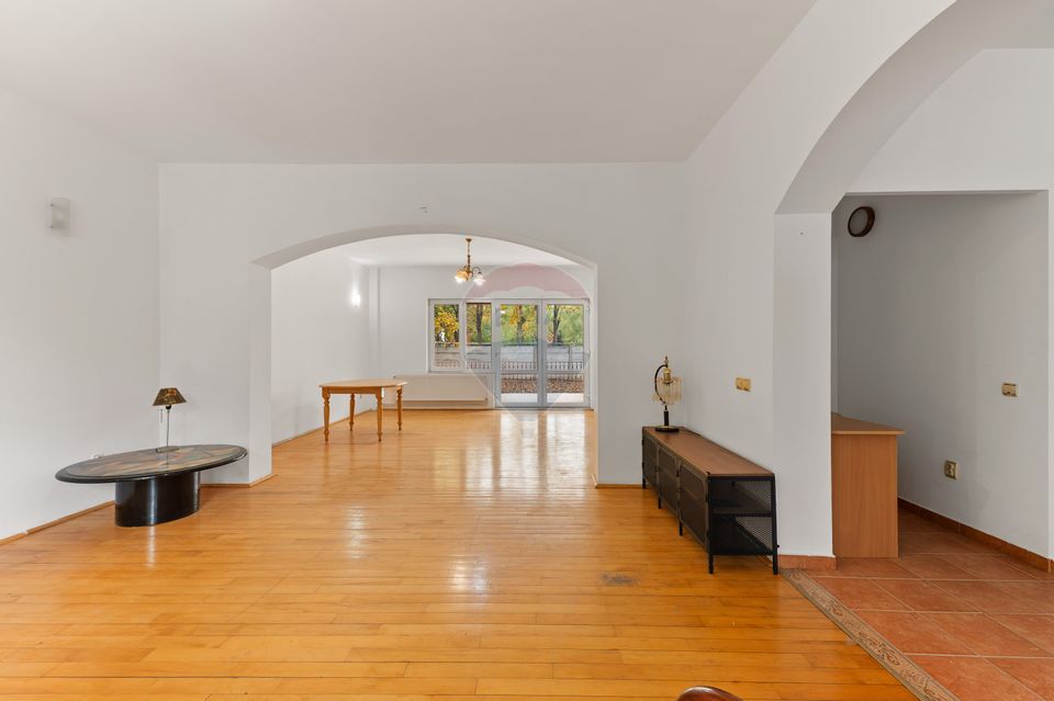 DE INCHIRIAT  Vilă cu 14 camere PIPERA/VOLUNTARI/ROND OMV