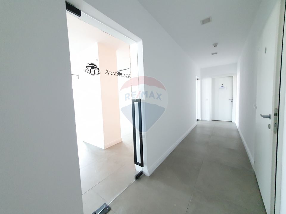 Birou modern 151 mp în Arad Plaza, 2 locuri de parcare