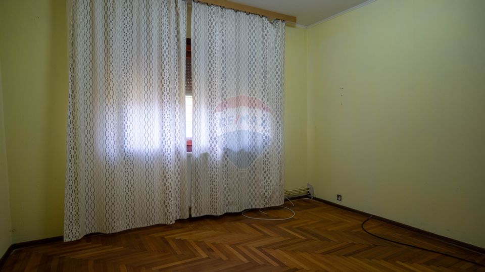 Vanzare - apartament 4 camere, curte, foisor, piscina - Snagov