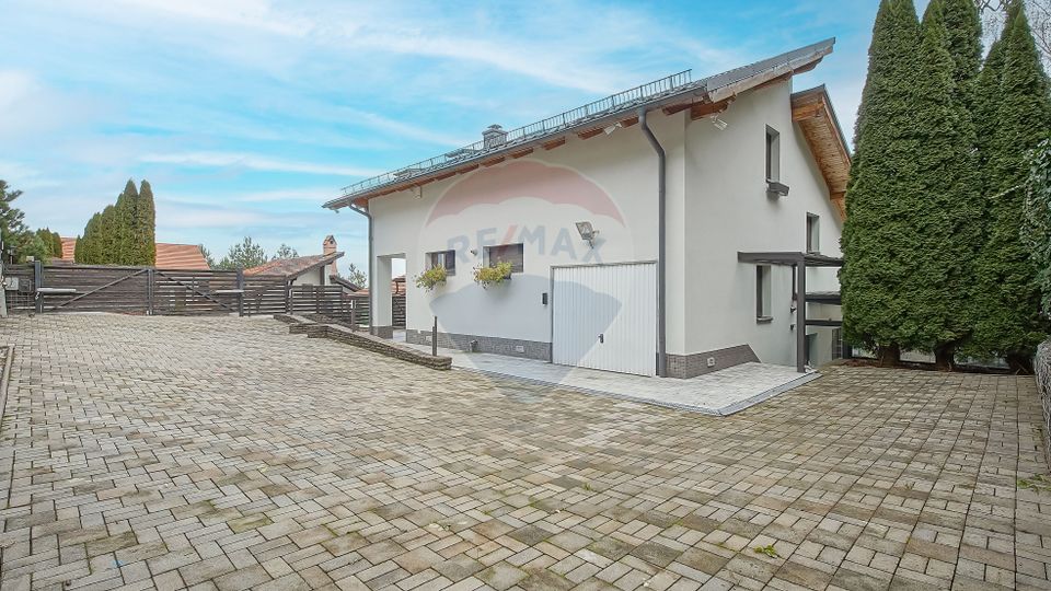 Vila moderna cu vedere spre padure Poiana Angelescu