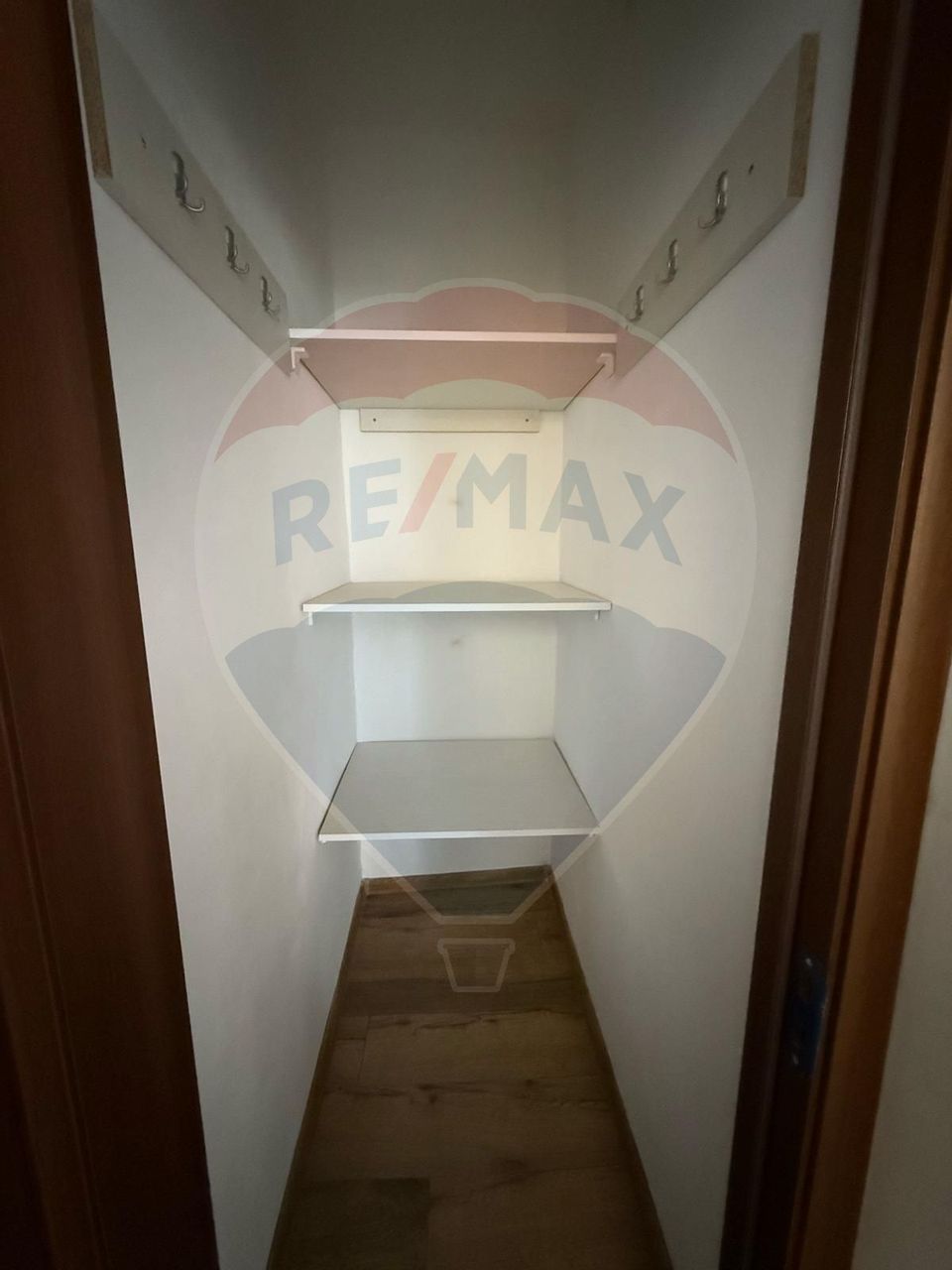 Apartament cu 3 camere de închiriat Bd Mamaia Capitol Central