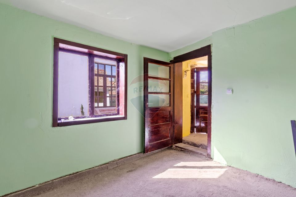 Casă renovată recent, zona centrală Pecica