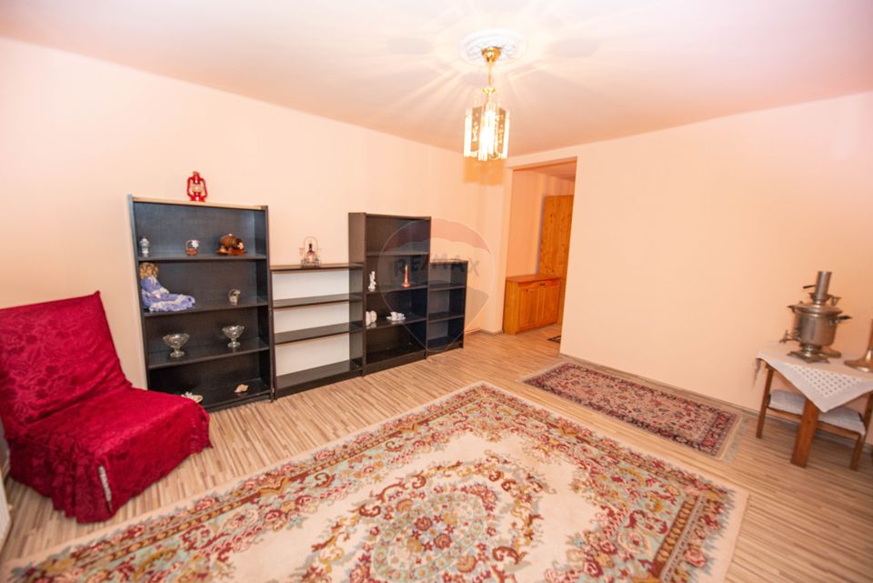 Apartament cu 4 camere 117 mp de vanzare, în curte 150 mp, Ploiesti