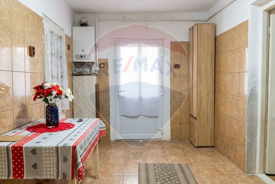 Apartament cu 2 camere in curte comuna - str. Ana Ipatescu