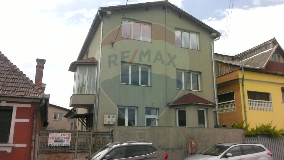 12 room House / Villa for sale, Central area